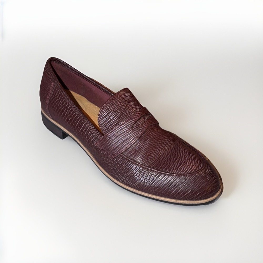 Clarks Women's Trish Rose Leather Loafers Size 11M Slip-On Burgundy Lizard Print